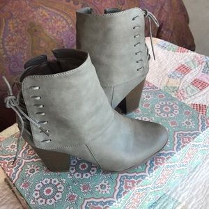 Super cute grey lace up bootie!